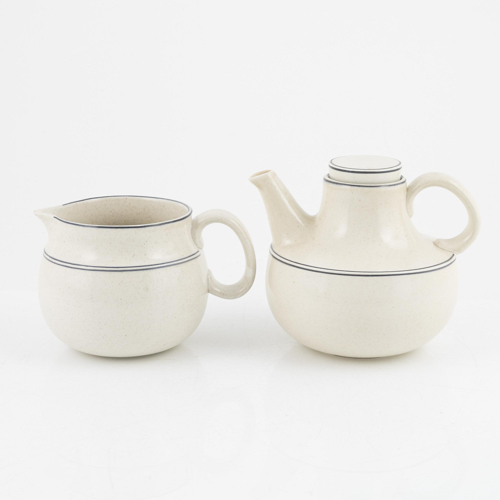 Stig Lindberg, mat-och kaffeservis, stengods, ”Birka”, Gustavsberg, 1900-talets andra hälft.