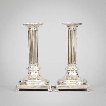 LJUSSTAKAR, ett par, nysilver. C.G Hallberg, gustaviansk stil.