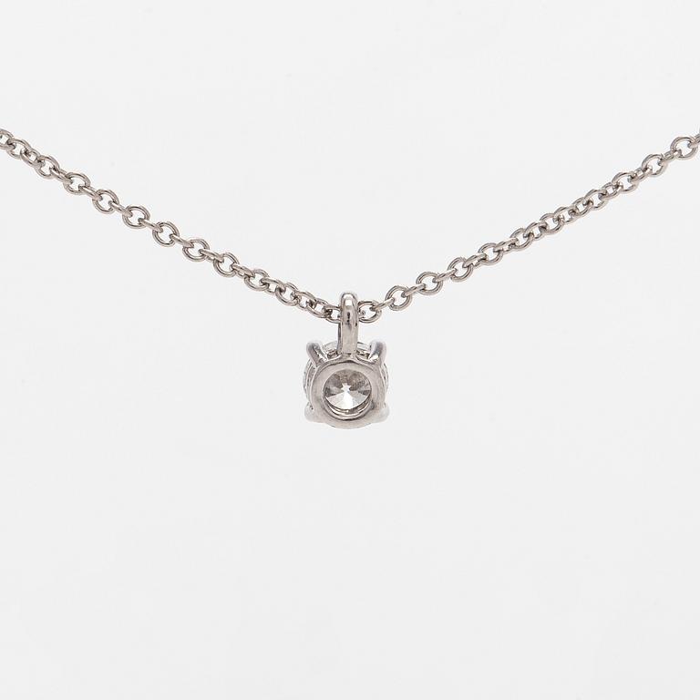 Tiffany & Co, halsband, platina, med en briljantslipad diamant.