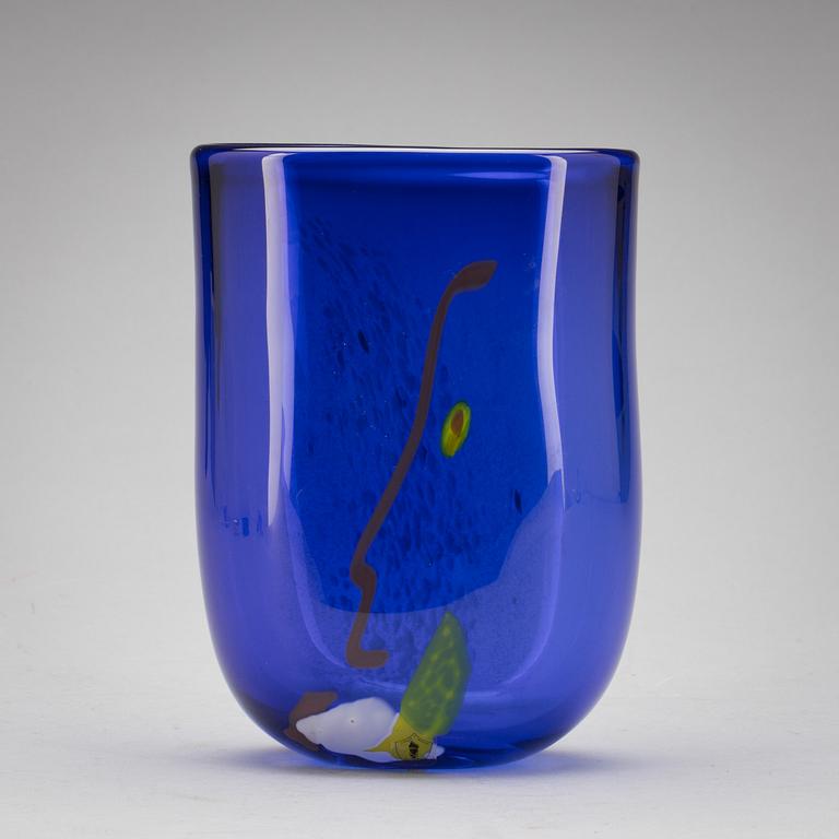 VAS, glas, Carlos Pebaque Gullaskruf. Signerad och daterad -98.