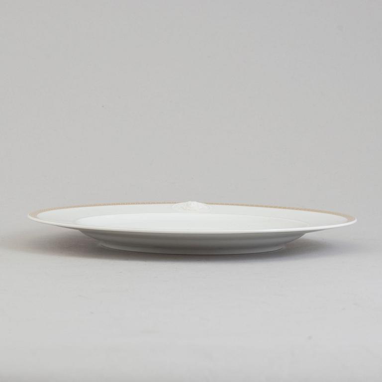 a set of 6 porcelain plates, 'Médaillon Méandre d'Or', Ikarus, by Versace for Rosenthal.