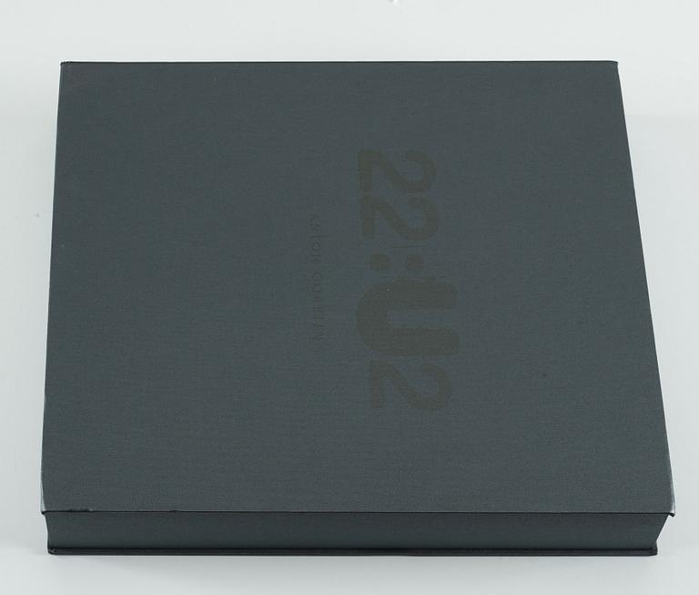 Anton Corbijn, "22:U2", 1982-2003.