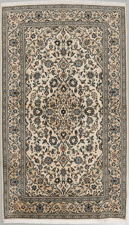 A KESHAN RUG, 255 x 148 cm.