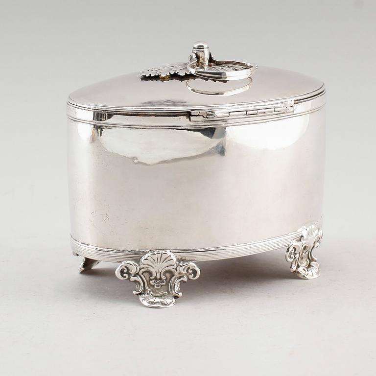 SOCKERSKRIN, silver, Åkerman, Stockholm 1820. Vikt ca 544 gram.