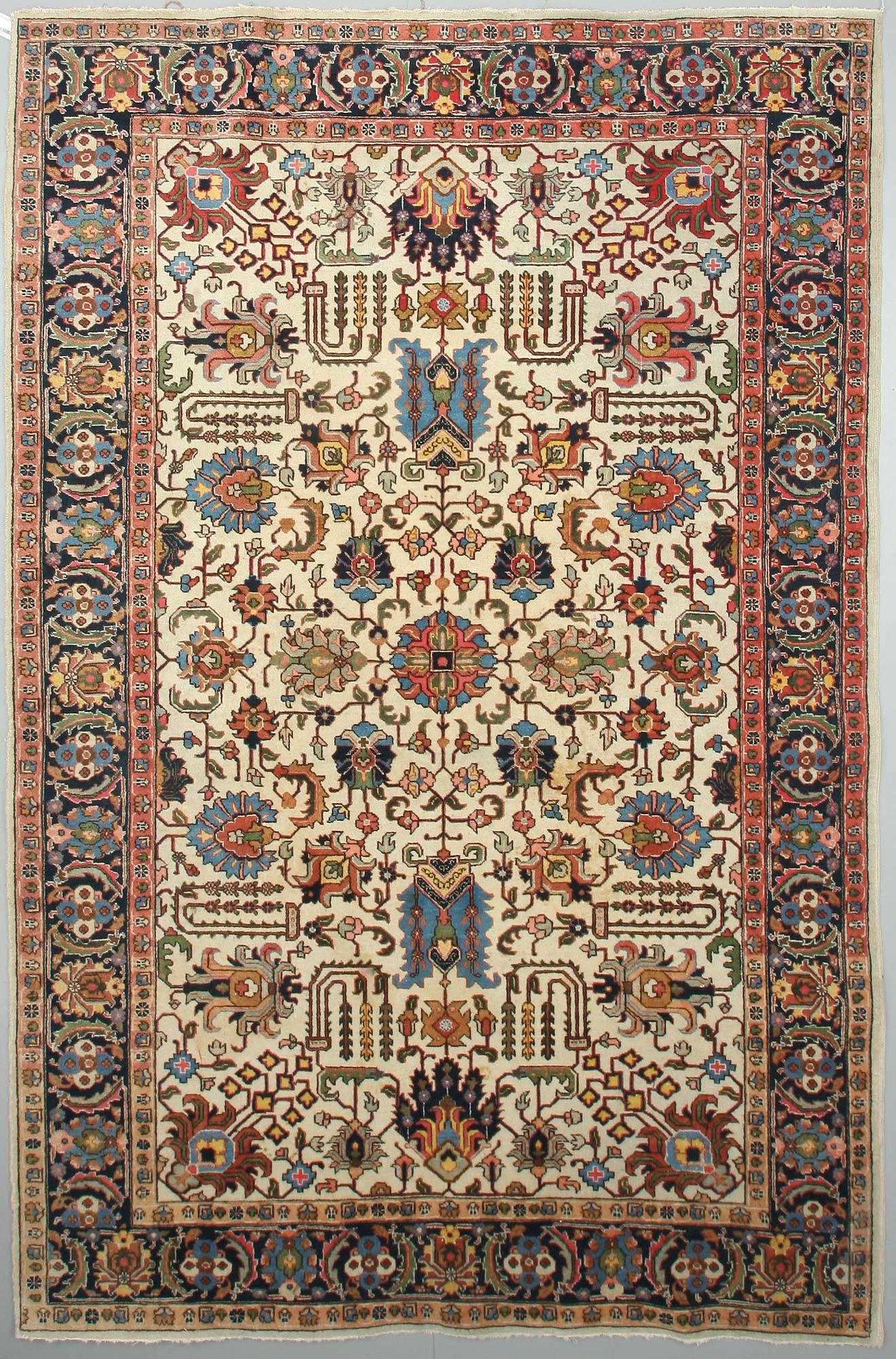 MATTA, semiantik/old Täbris. Ca 310 X 210 cm.