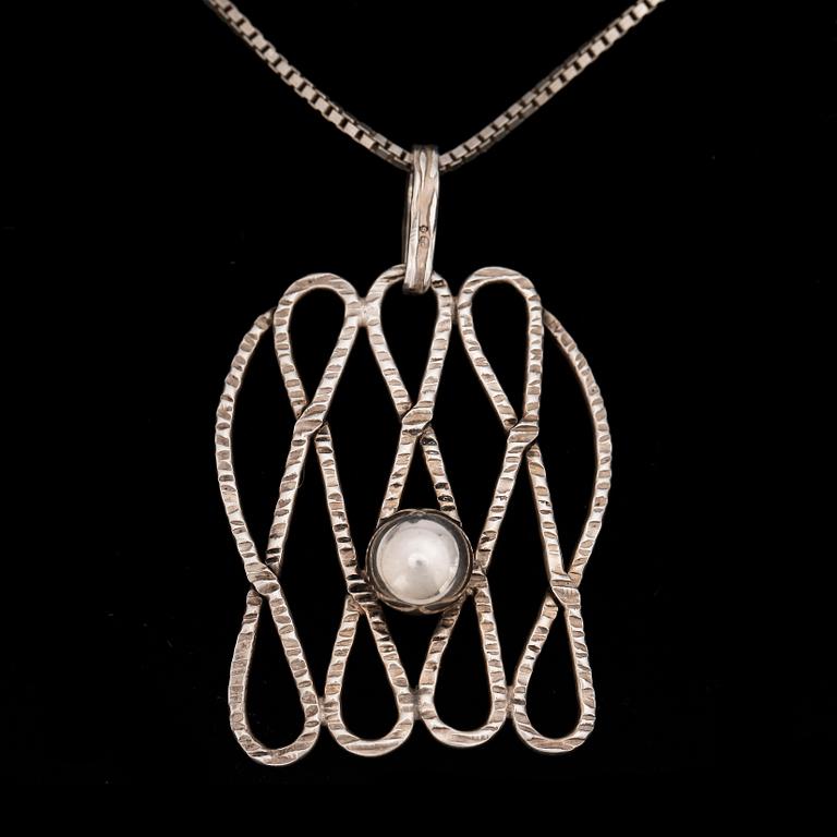 HÄNGSMYCKE, silver, Elis Kauppi, Finland. Total vikt ca 16,5 gram.