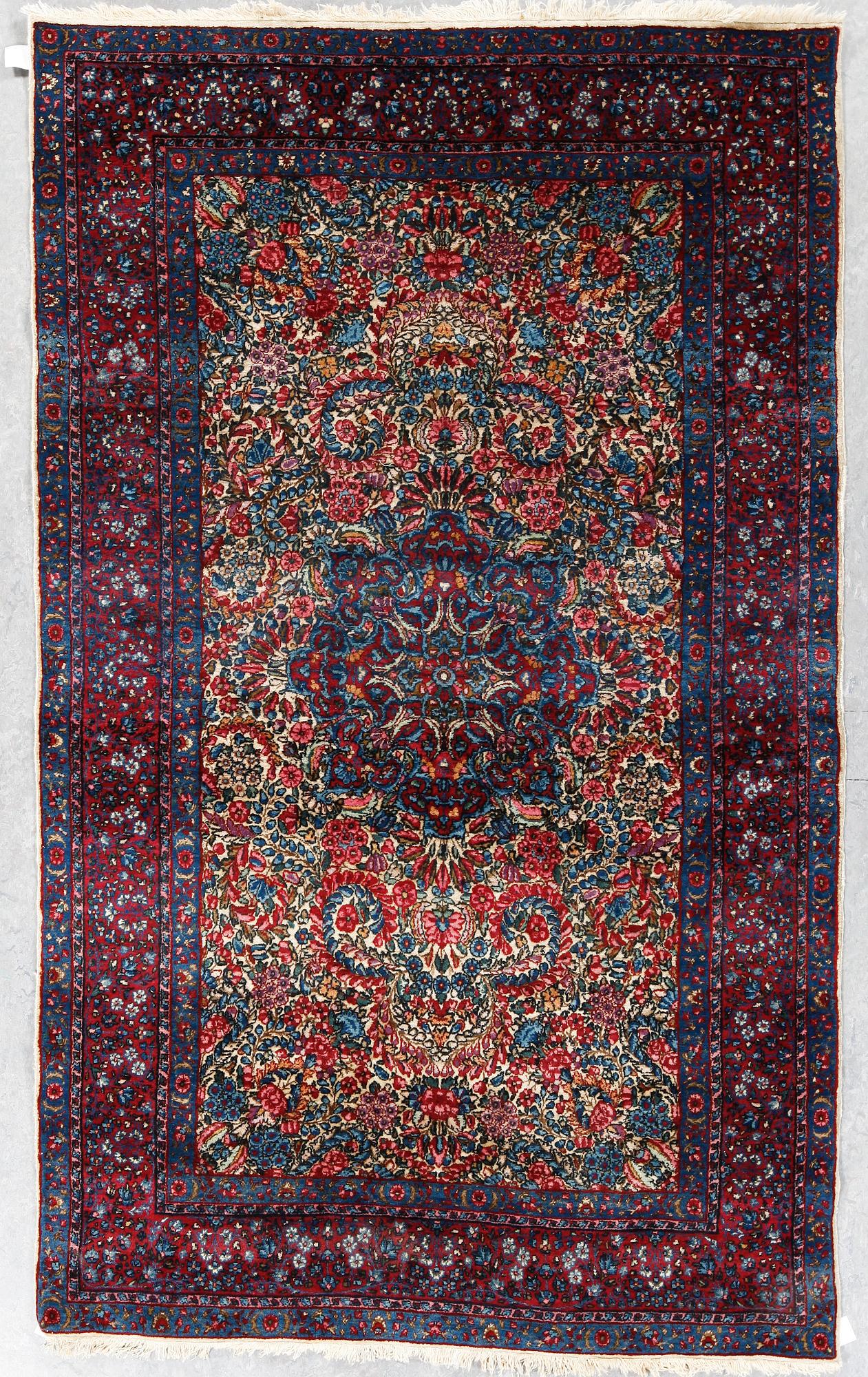 MATTA, semiantik, Kirman, ca 229x140 cm.