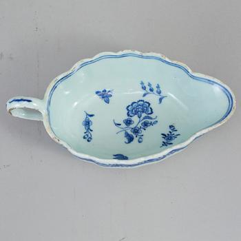 FAT, två stycken, samt SÅSSNIPA, kompaniporslin. Qingdynastin, Qianlong (1736-95).