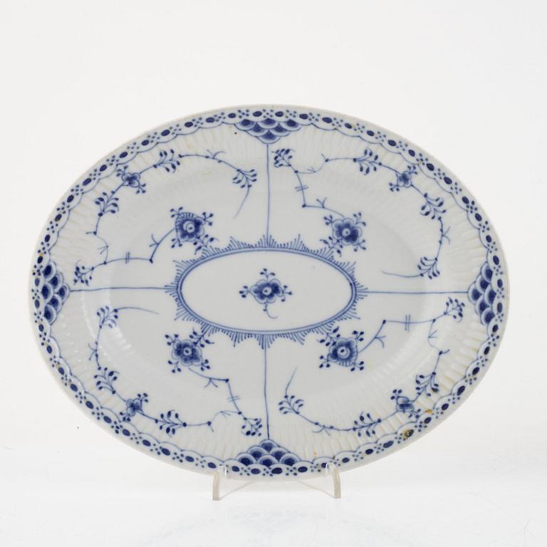 Servisdelar, 3 st, porslin, "Musselmalet", Royal Copenhagen, Danmark.