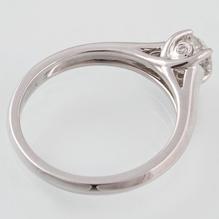 RING, 18K vitguld med briljantslipad diamant ca 0.70 ct. Vikt 3,8 gram.