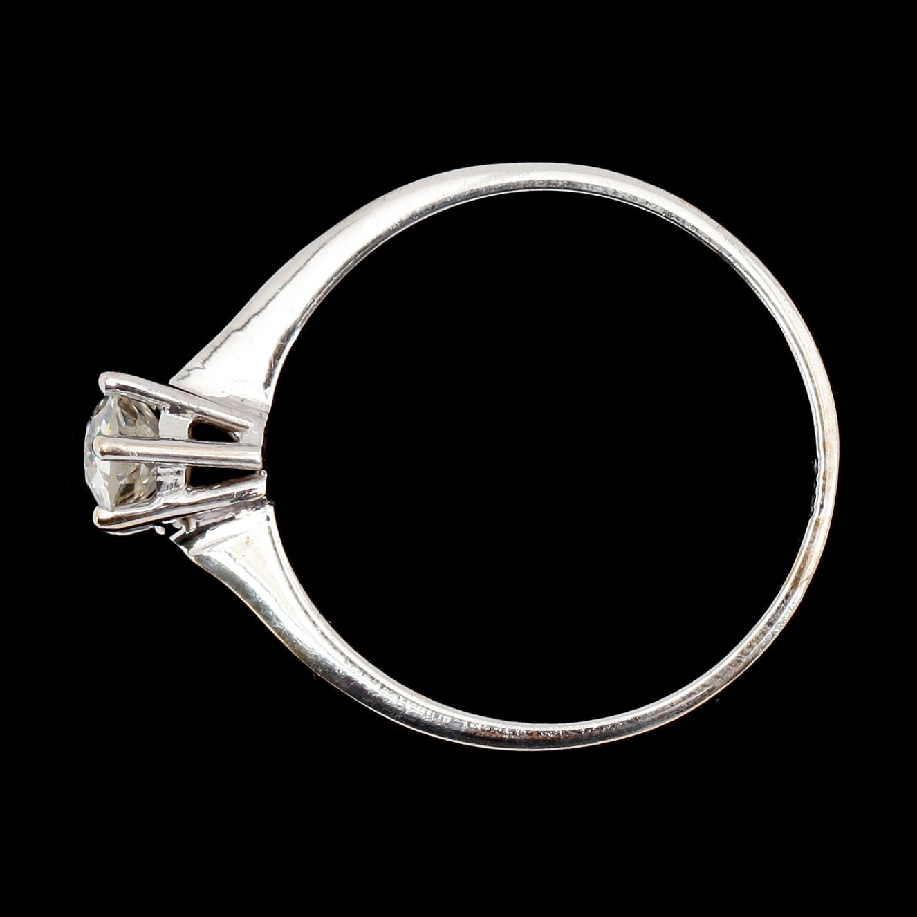 RING, 18 k, med solitär briljantslipad diamant ca 0.50 ct.