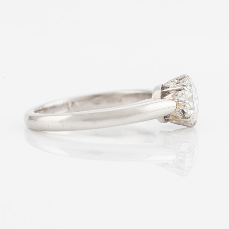 Ring, platina med briljantslipad diamant.