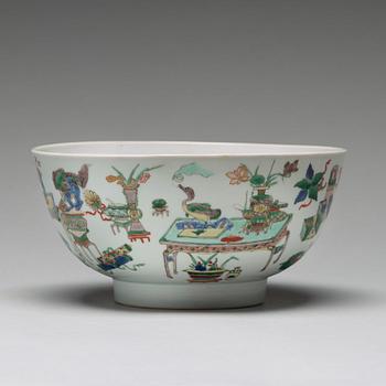 A famille verte bowl, Qing dynasty, Kangxi (1662-1722).