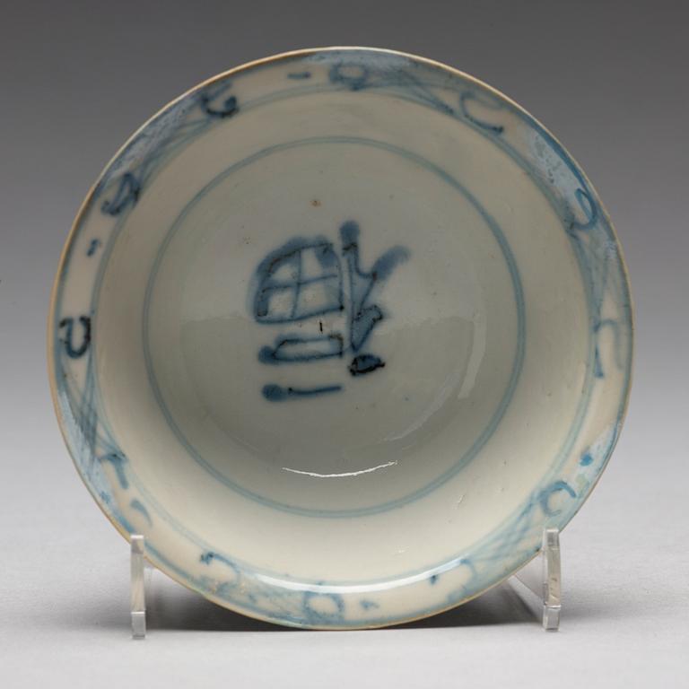 Two blue and white bowls, Qing dynasty, 19th century.