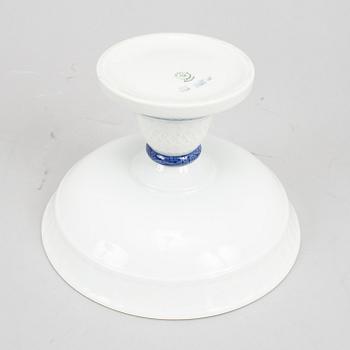A Royal Copenhagen porcelain service "Blå vifte" by Arnold Krog, 28 pcs, Denmark.