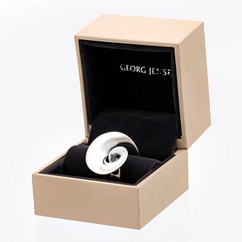 Georg Jensen ring sterling silver, design "Möbius" av Torun Bülow nr 443, original case.