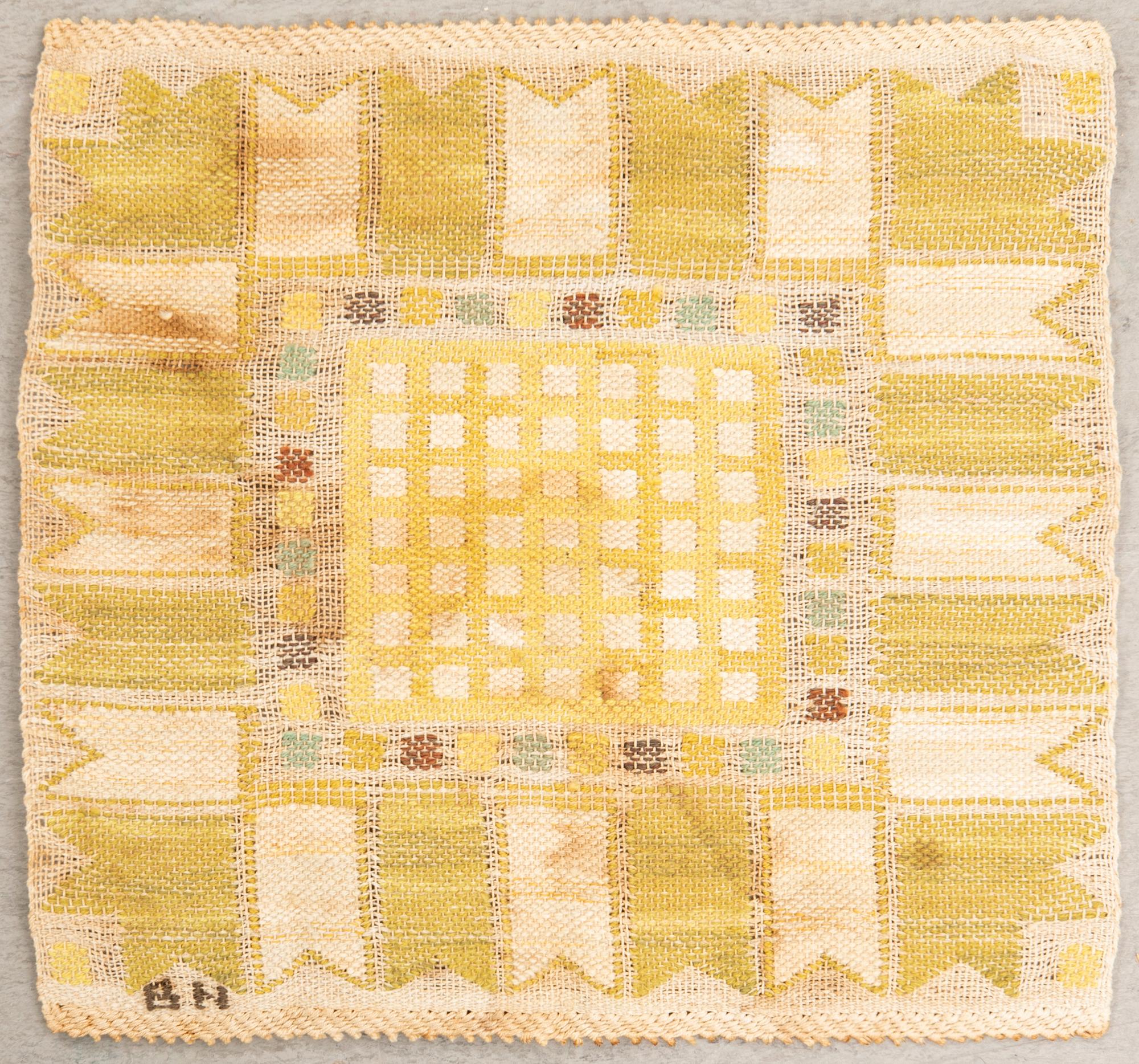 Barbro Nilsson, "Gul stjärna" vävnad inplock på linbotten signerad ca 39x40 cm.