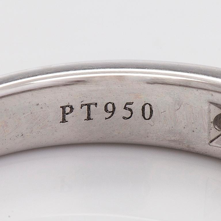 Tiffany & Co, ring, halvallians, "Tiffany Setting", platina och briljantslipade diamanter.