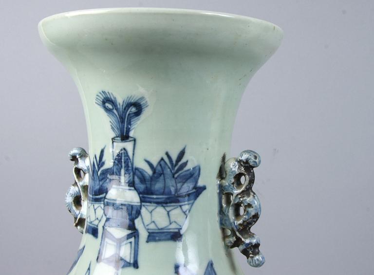 GOLVURNA, porslin, Kina, 1800-tal.