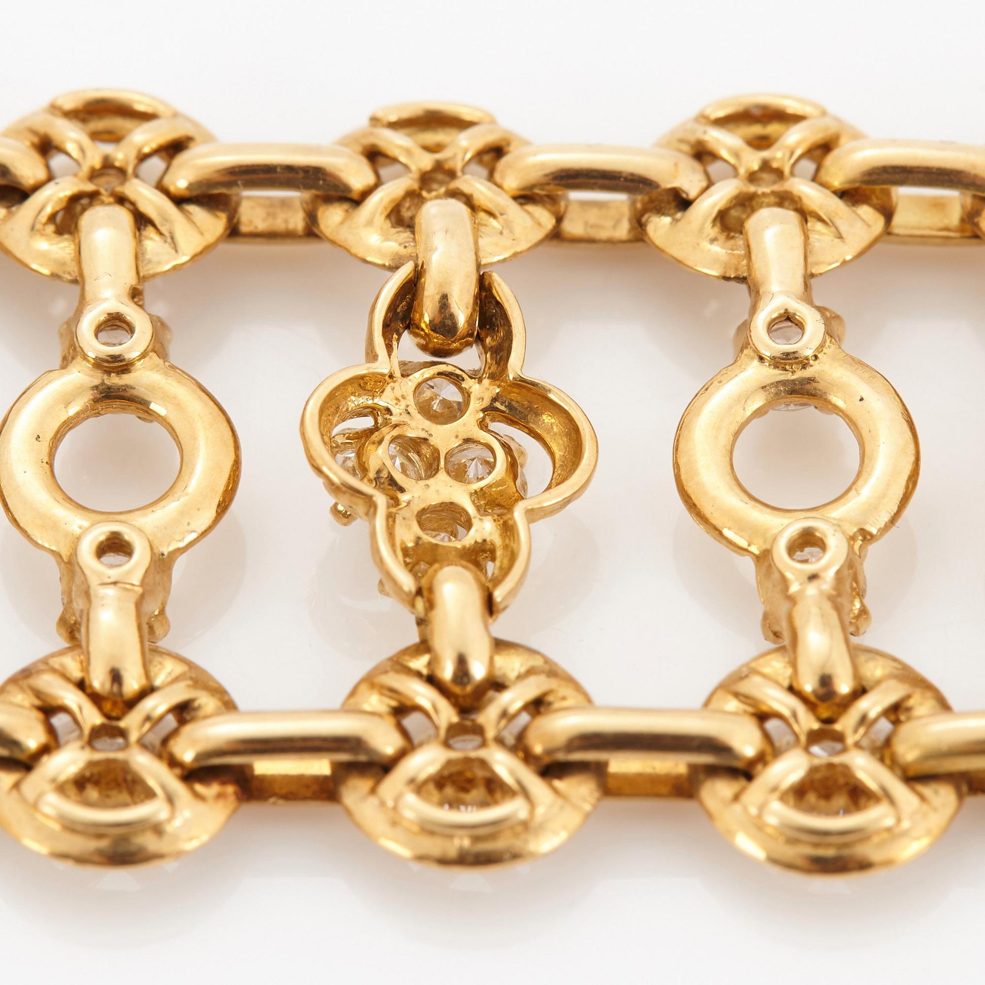 A Van Cleef et Arpels necklace in 18K gold set with round brilliant-cut diamonds, possibly a special order.