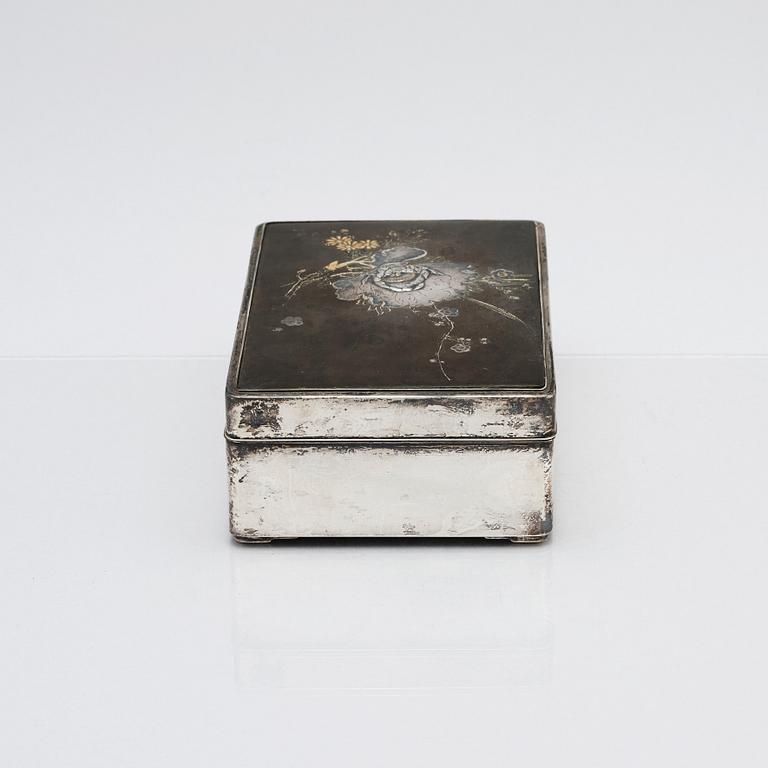 A Japanese silver box, early 20th century.