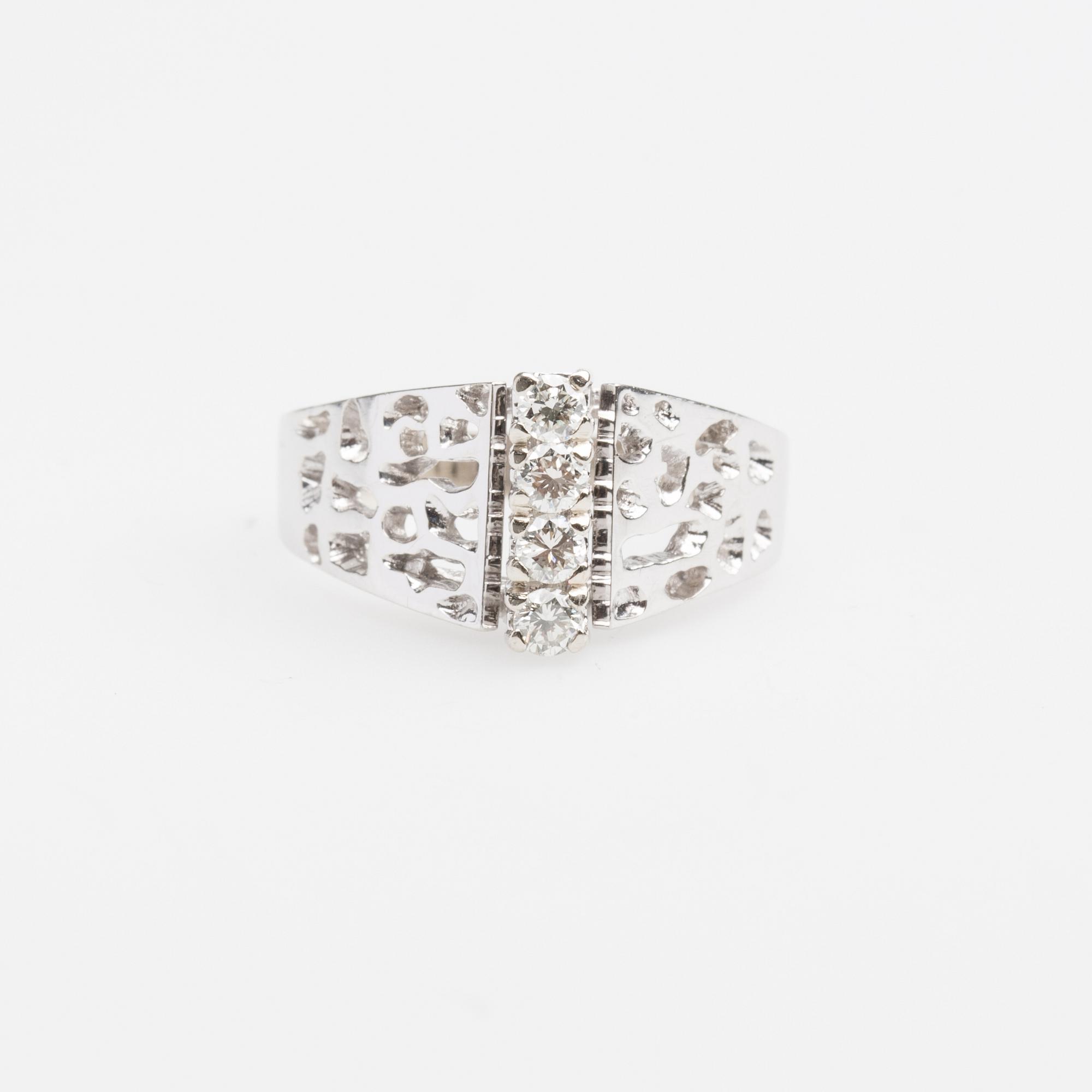 RING, 18K vitguld med briljantsliapde diamanter ca 0.30 ct.