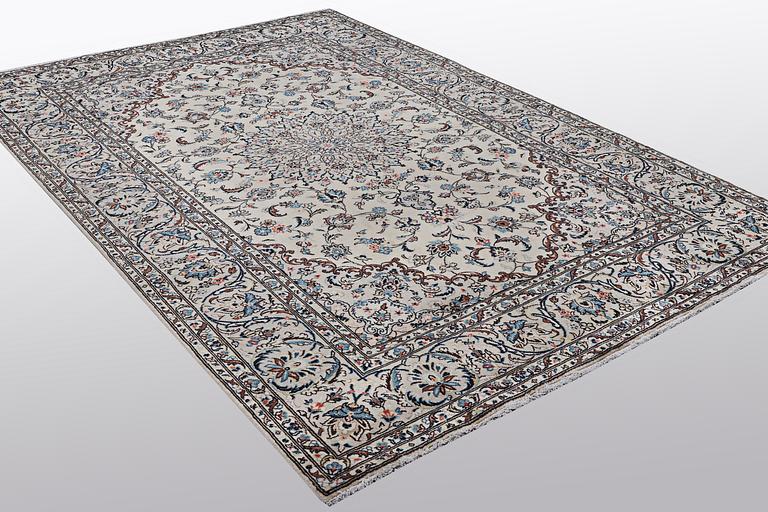 A carpet, Kashan, ca 293 x 196 cm.