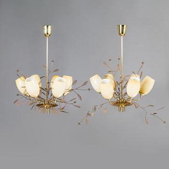 Paavo Tynell, A pair of mid-20th-century '9029/6' chandeliers for Taito, Finland.