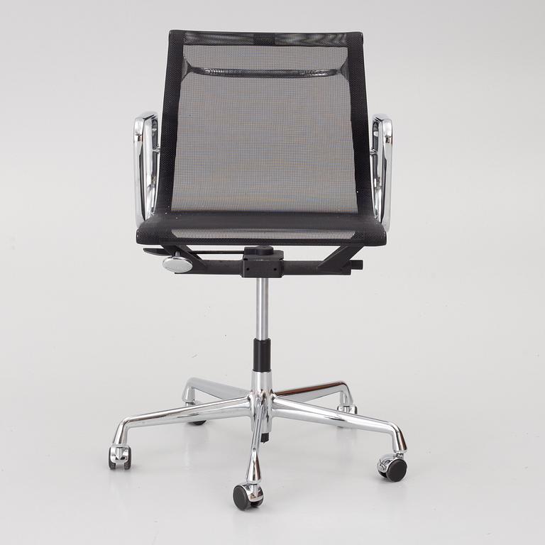Charles & Ray Eames, Armchair/office chair, EA 108, Vitra.