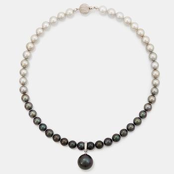 904. A cultured Tahitian and South Sea pearl necklace with a detachable cultured Tahitian pearl pendant.