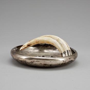 SKÅL, silver, C.G Hallberg, Stockholm 1933. Total vikt ca 800 gram.