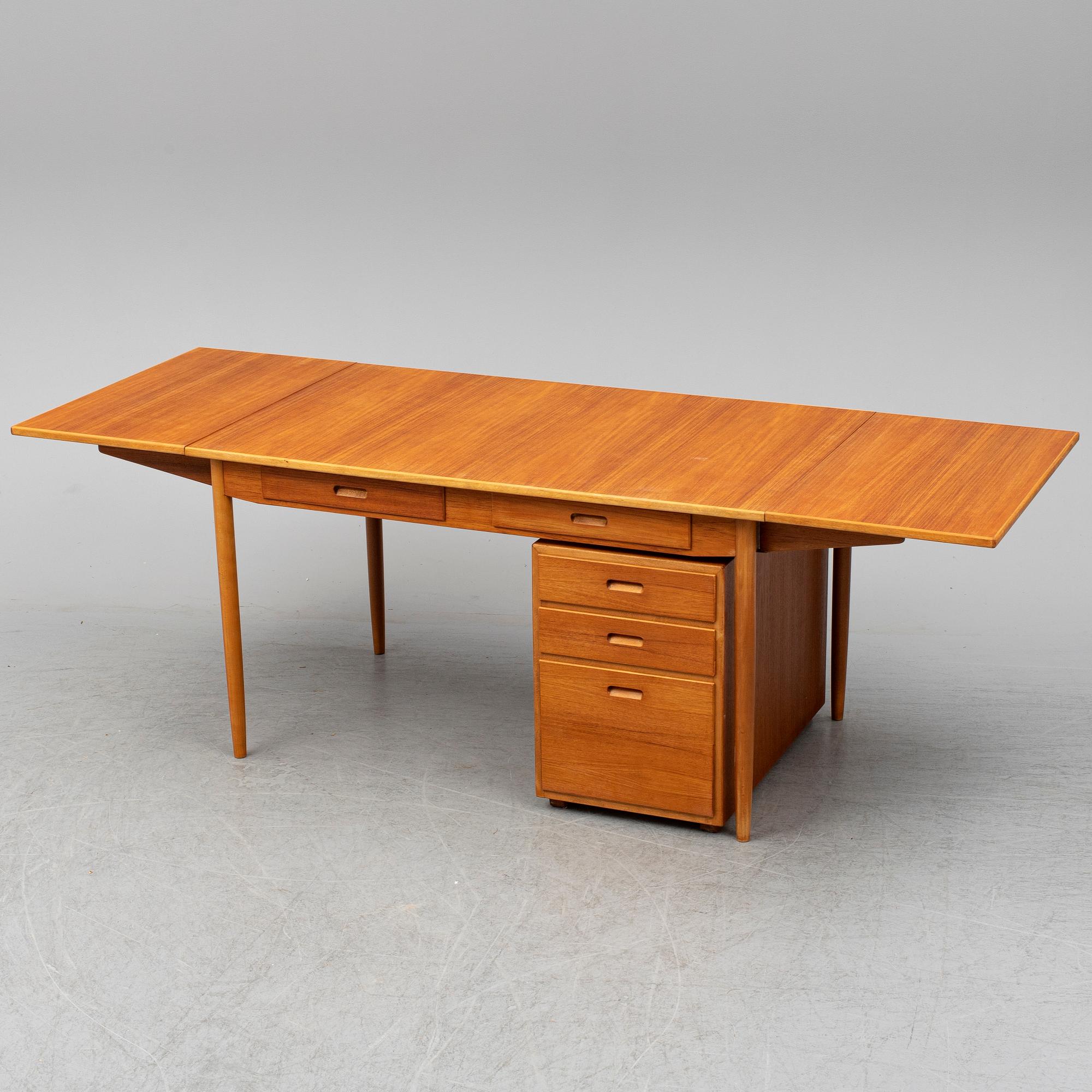 NILS JONSSON, a desk with chest of drawers, late 20th century.