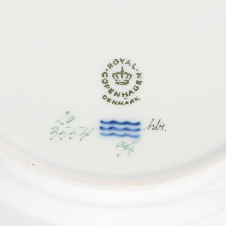 A set of eight Royal Copenhagen "Flora Danica" dessert dishes, Denmark, 20th Century.