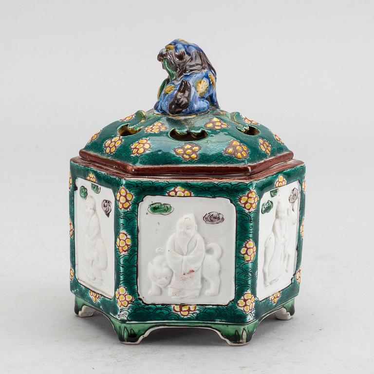 A Japanese censer with cover, circa 1900.