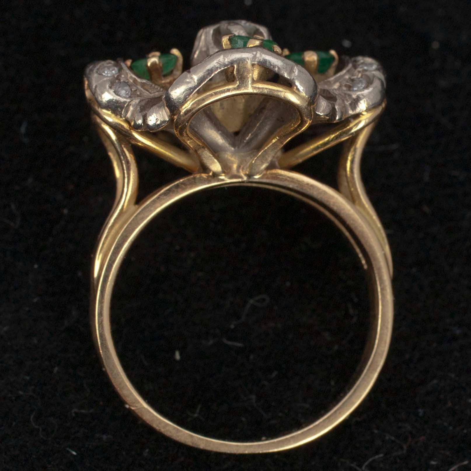 RING, guld 18K, diamanter, smaragder, 9 gram.