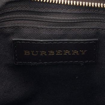 Burberry, väska och plånbok.