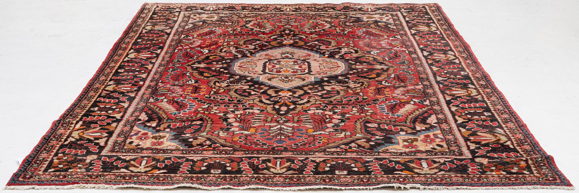 Rug, Hamadan, approx. 330 x 223 cm.