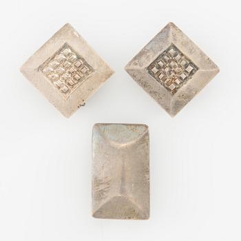 Lars Arby, two pairs of cufflinks, two brooches and three earrings, silver.