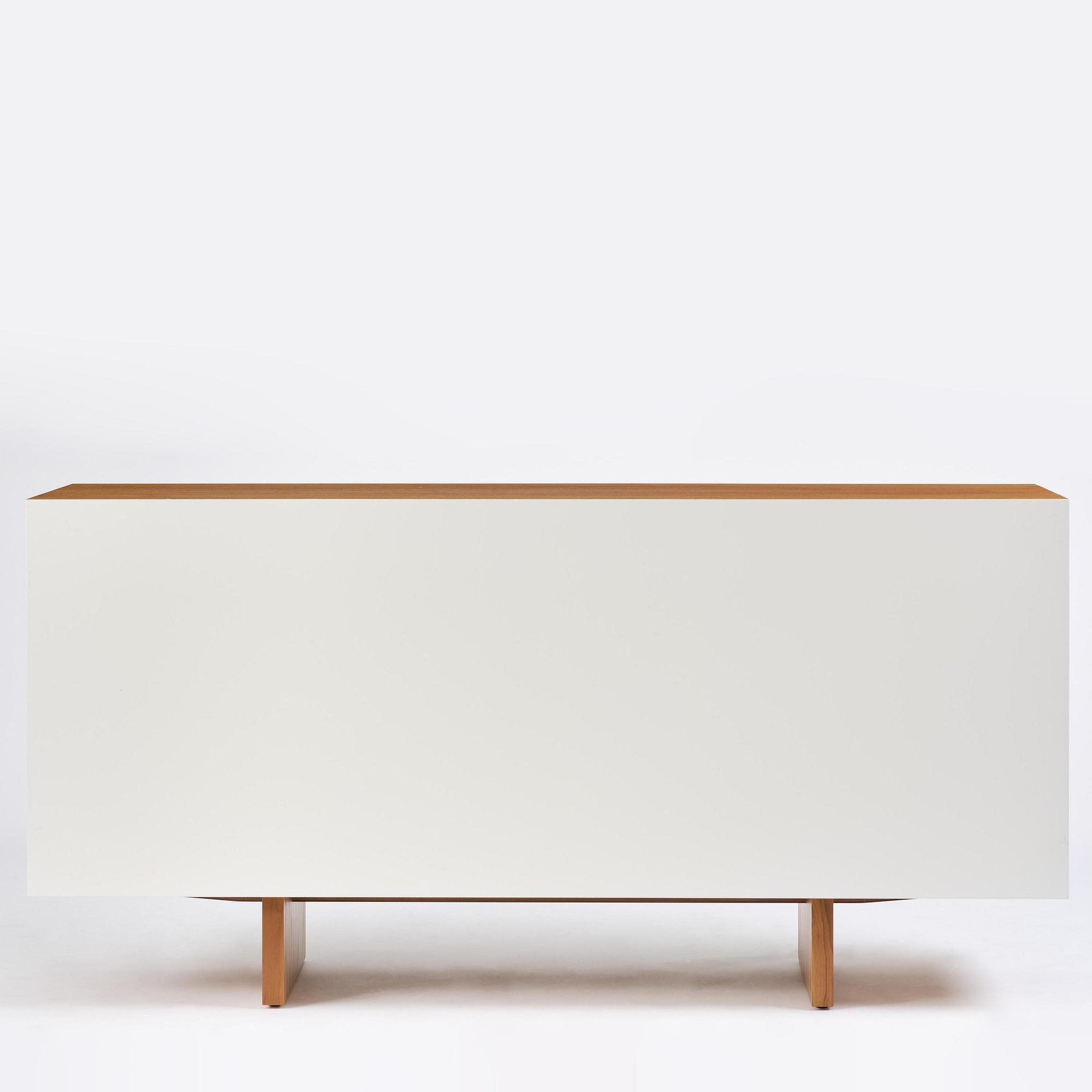 Josef Frank, sideboard, modell 2137, Firma Svenskt Tenn, samtida produktion.