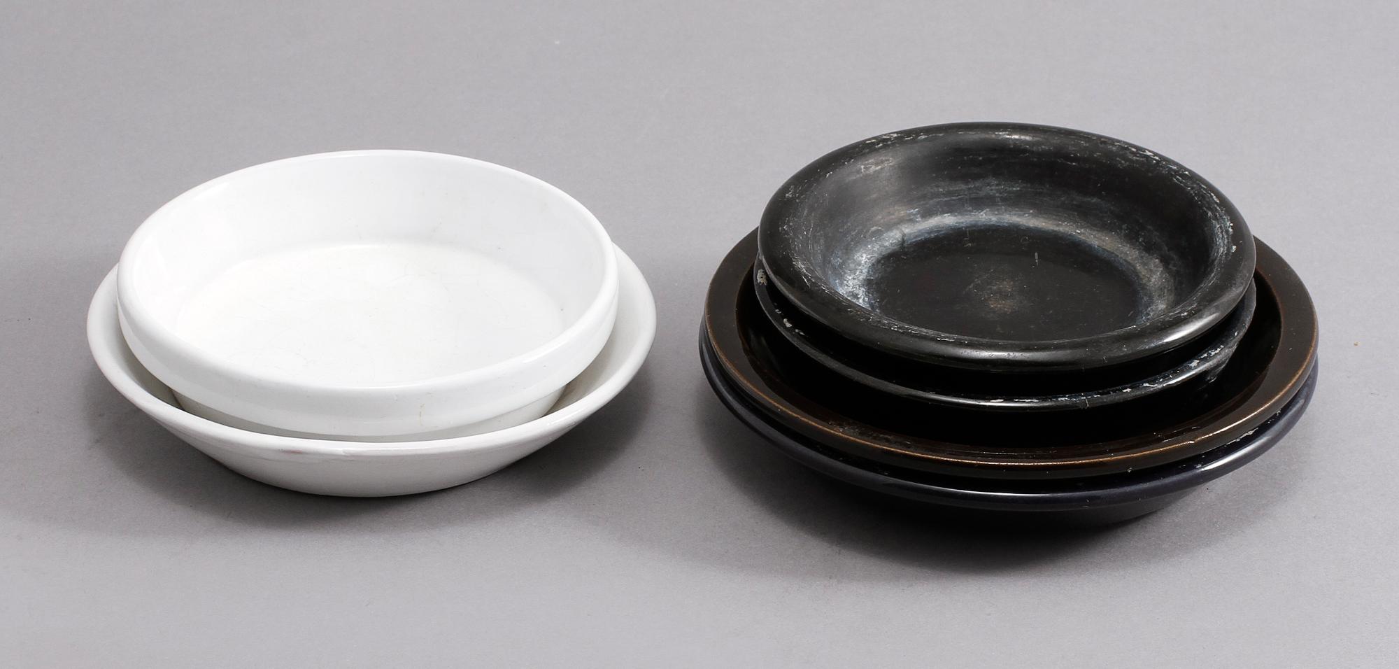 YTTERFODER, 9 st, lergods, delvis Upsala-Ekeby, 1900-talets tredje kvartal.