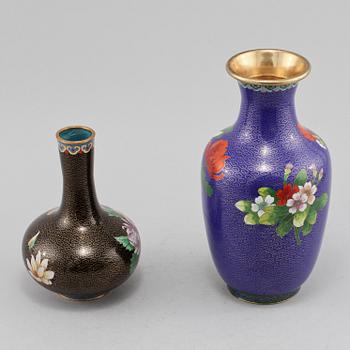 VASER, 2 st, cloisonné, 1900-talets andra hälft.