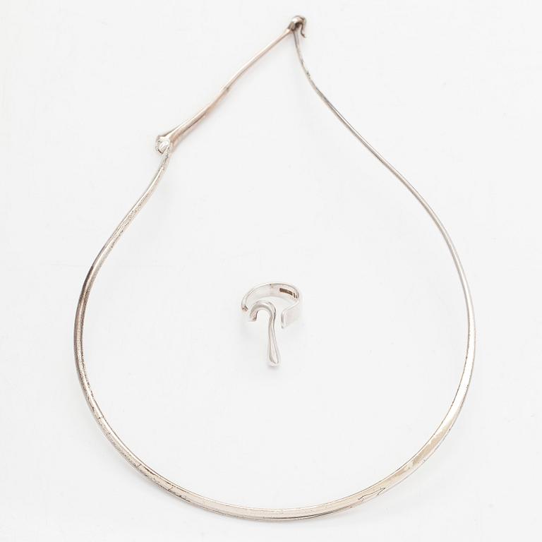 Bernt Högkvist, kaulaketju ja sormus, silver, Sten & Laine, Turku.