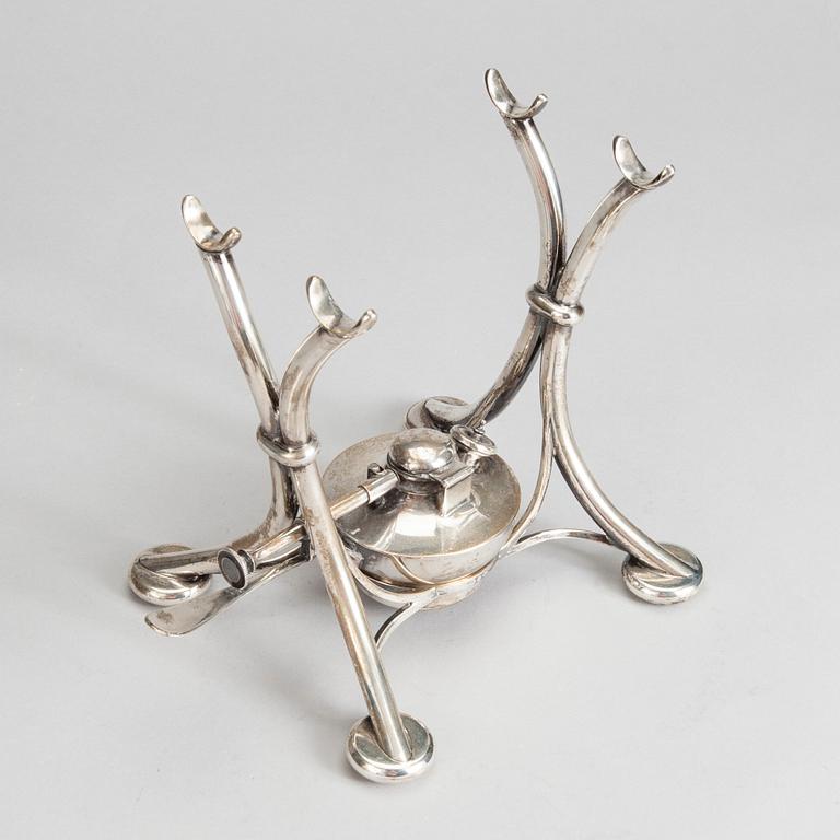 TEKANNA MED RECHAUD, silver, K. Andersson, Stockholm 1905. Vikt 1493 g.