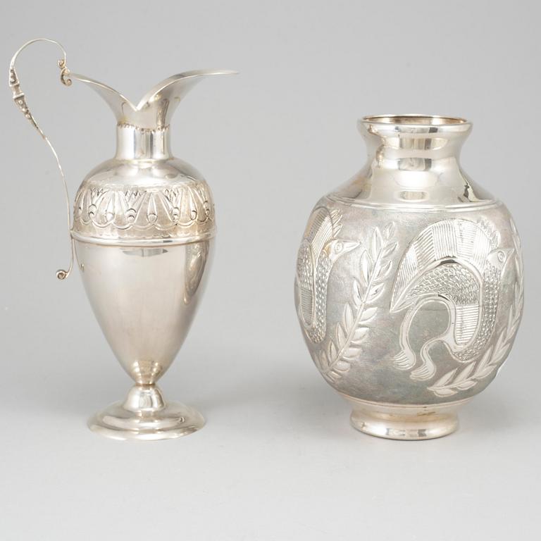 Two silver 830 vases. Late 20th century.