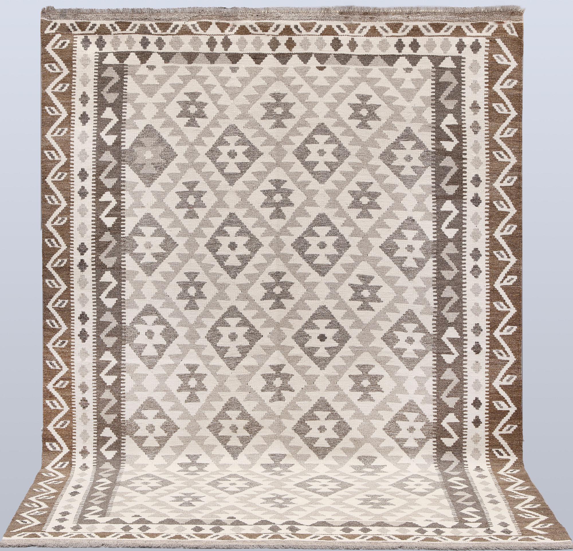 A Kilim rug, approx. 240 x 172 cm.