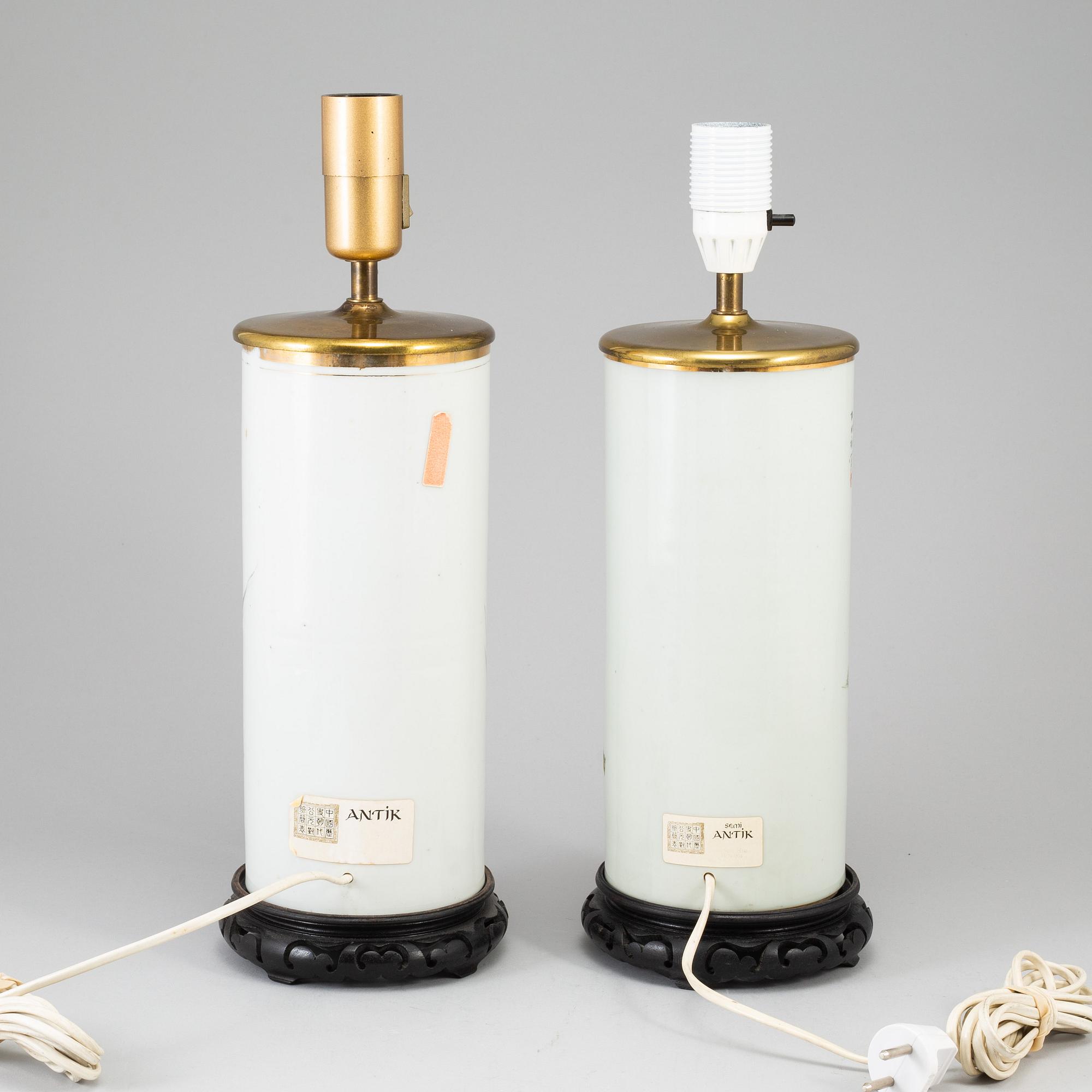 Two Chinese famille rose hat stands turned into table lamps, 20th century.