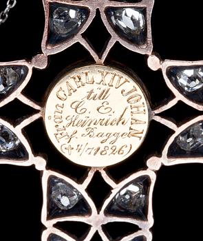 HÄNGESMYCKE/KORS, antikslipade diamanter med granater. Gåva från Karl XIV Johan. 1800-talets första hälft.