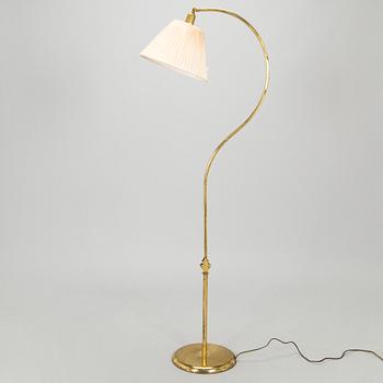 A mid-20th century floor lamp.