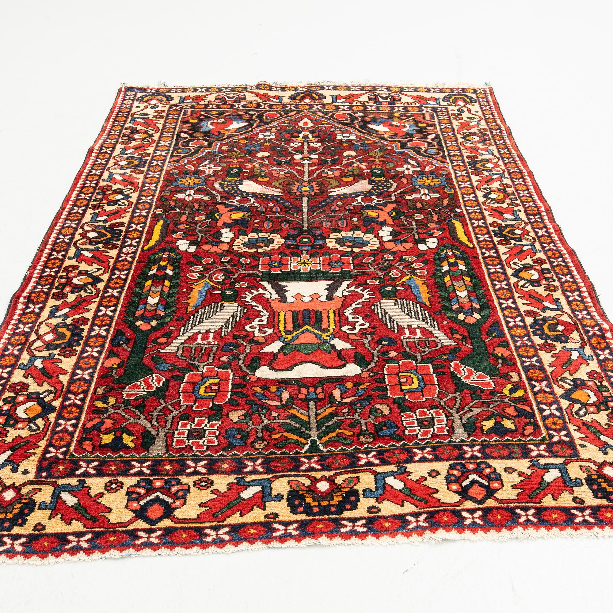 Matta, Bakthiari, ca 195 x 148 cm.