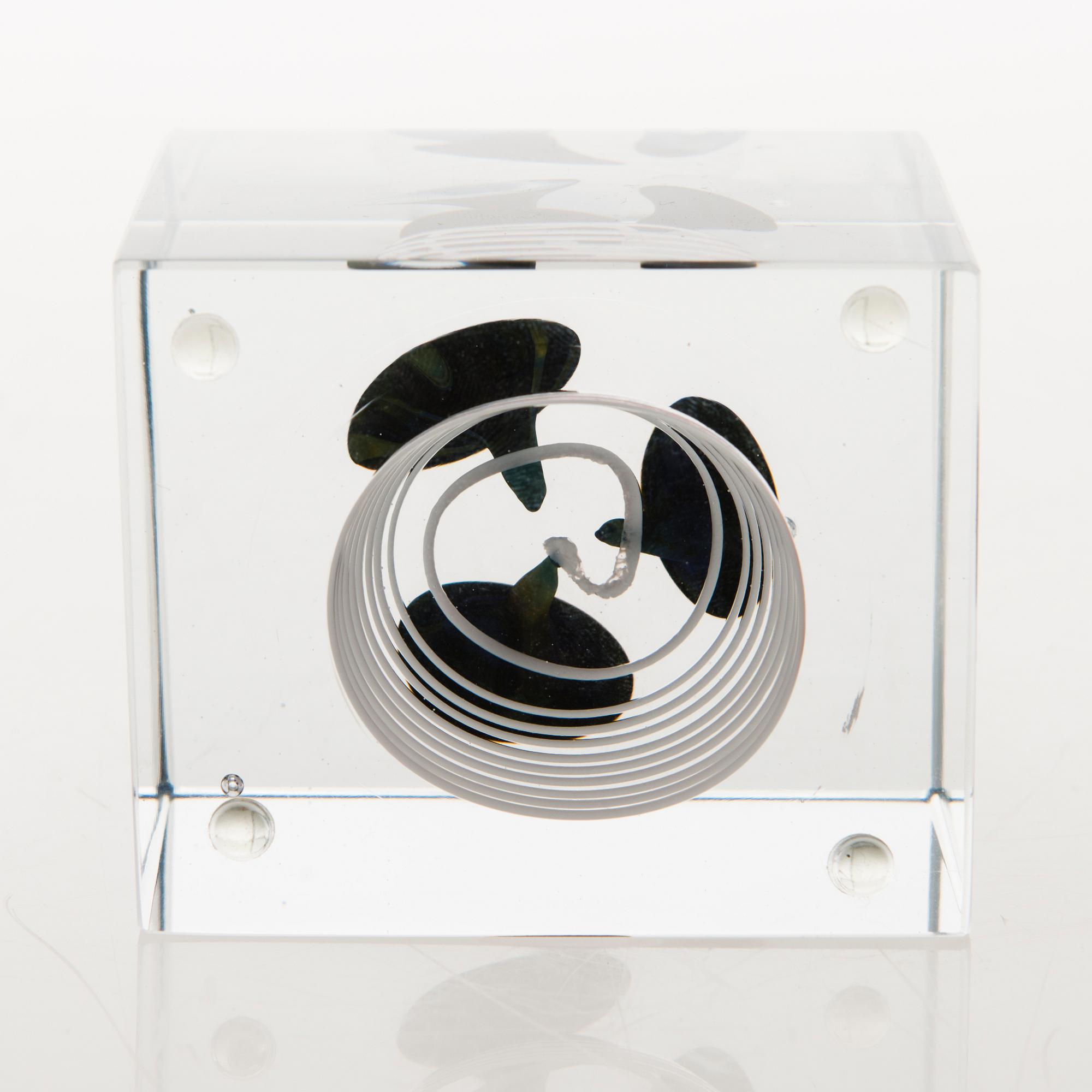 OIVA TOIKKA, An annual glass cube, signed Oiva Toikka Nuutajärvi 1978 and numbered 876/2000.